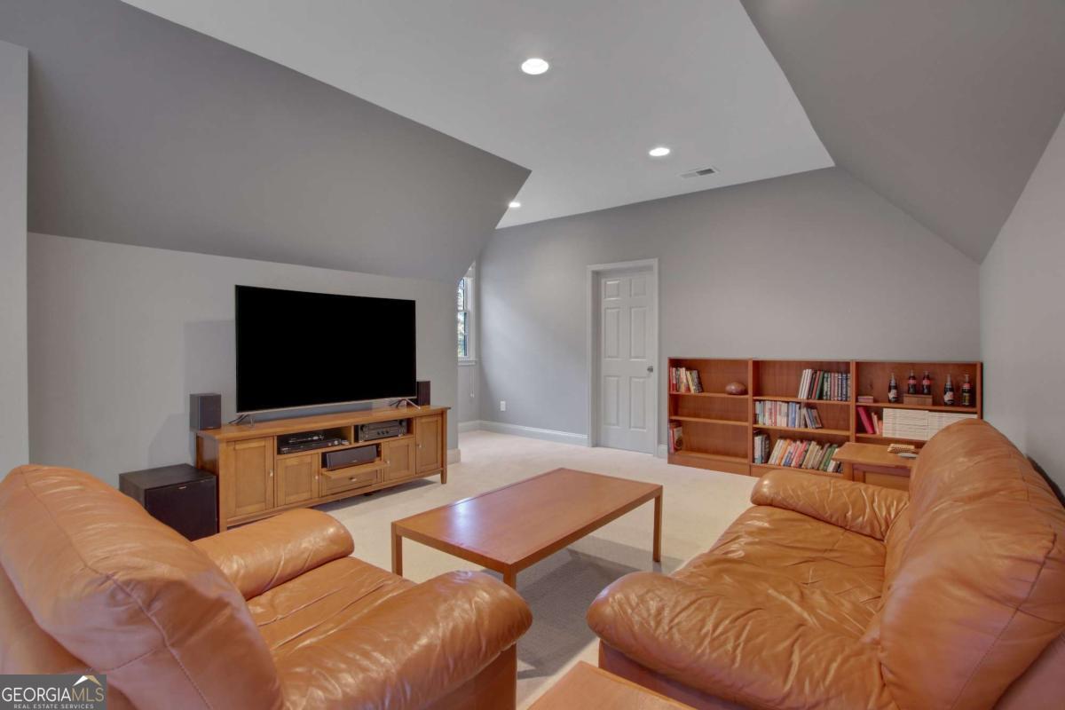 Woodbridge at Hamilton Lake - Residential