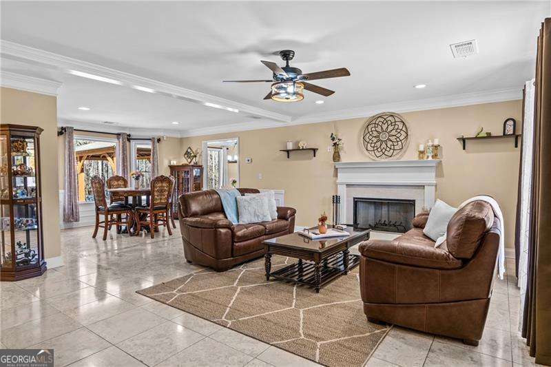 212 Lakeview DR