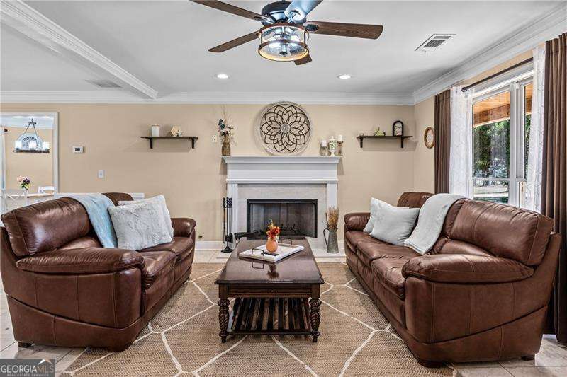 212 Lakeview DR