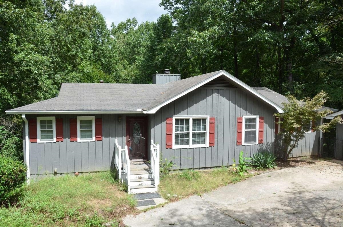 One-story ranch house on a large lot with big backyard. No HOA, located in the heart of Gainesville minutes from I-985, groceries, restaurants, home improvement stores, medical facilities and parks with lake access. Country feel, quiet established neighborhood. House features vaulted ceilings and updated master bath, stone fireplace, plenty of storage, deck overlooking the huge backyard House has a full unfinished basement, with a full bath in the basement Two lots (4 and 3) are conveyed in this transaction.