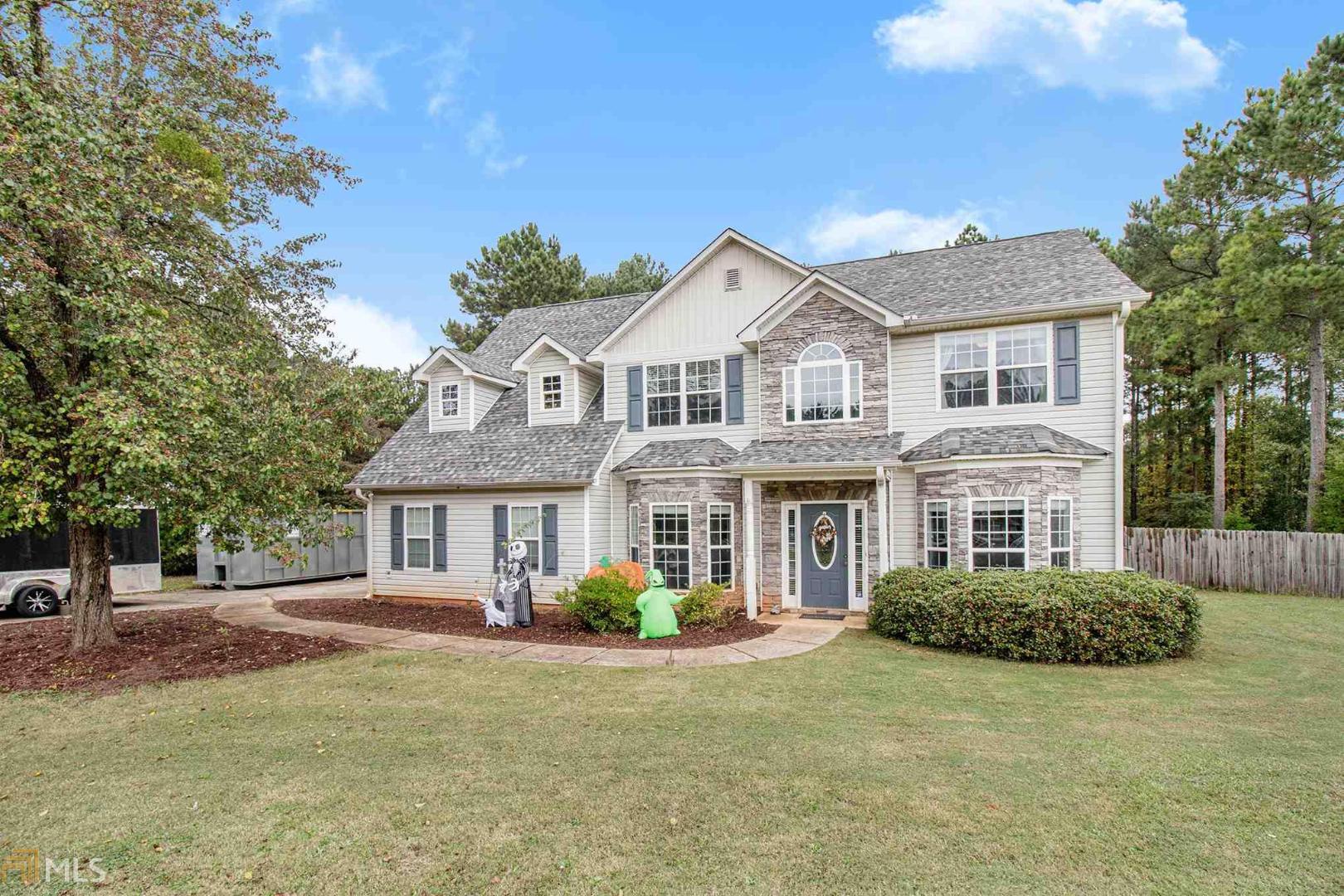 AWESOME 4 OR 5BR/3BA, 2,949 SQFT, 2-STORY HOME ON 1-AC LOT IN GRIFFIN! MAINTENANCE FREE, VINYL SIDED EXTERIOR W/STONE ACCENTS. BRAND NEW 30YR ARCHITECTURAL SHINGLED ROOF. 2-STORY FOYER ENTRANCE W/COAT CLOSET. FORMAL LIVING ROOM/DINING ROOM W/HARDWOOD FLOORS, DUAL COLUMNS & WAINS-COTTING. OPEN, EAT-IN, COUNTRY KITCHEN W/SOLID WOOD CABINETS, TILE BACK SPLASH, BREAKFAST BAR/ISLAND, STAINLESS STEEL APPLIANCES, TILE FLOORS, BREAKFAST AREA & DUAL PANTRIES. OVER-SIZED FAMILY ROOM W/HARDWOOD FLOORS & GAS LOG FIREPLACE W/STONE SURROUND. GUEST SUITE ON MAIN (CURRENTLY BEING USED AS OFFICE). UPSTAIRS FEATURES: SPACIOUS, MASTER BEDROOM SUITE W/SEPARATE SITTING AREA & HUGE WALK-IN CLOSET. MASTER BATHROOM W/DUAL VANITIES, PRIVATE WATER CLOSET, SEPARATE SOAKING TUB & SHOWER. LAUNDRY ROOM. 3-ADDITIONAL BEDROOMS UPSTAIRS W/FULL HALL BATH. 2-CAR ATTACHED GARAGE W/EXTRA STORAGE. PRIVATE COMPLETELY FENCED BACKYARD W/HUGE COVERED PATIO & STORAGE BUILDING. CONVENIENT TO RESTAURANTS, SHOPPING, MEDICAL & I-75. CALL AGENT FOR A PRIVATE OR VIRTUAL TOUR TODAY! WELCOME HOME.