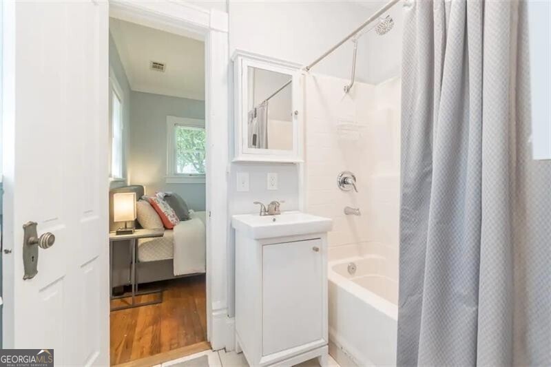 Atlanta, Georgia 30308, United States, 2 Bedrooms Bedrooms, ,1 BathroomBathrooms,Residential,Active,20867