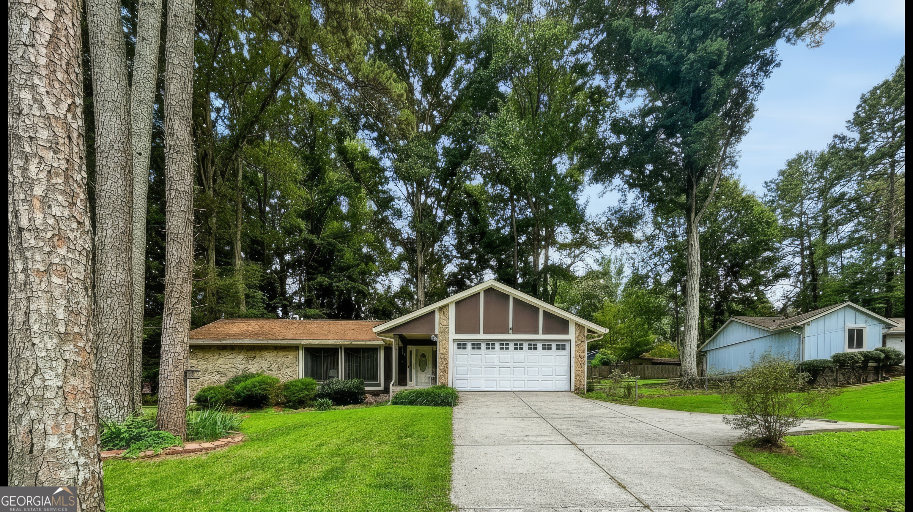 6679 Judy LN