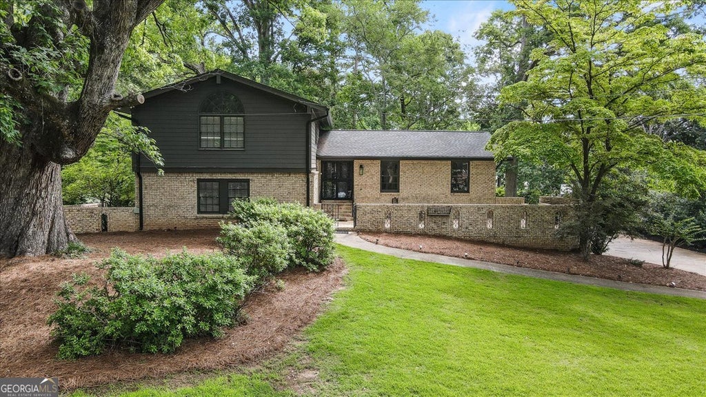 Photo of 5616 Mill Trace Drive, Dunwoody, GA 30338 (MLS # 10792362)