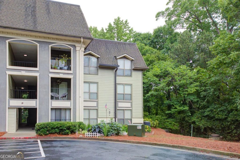 Photo of 2657 Lenox Road NE #213, Atlanta, GA 30324 (MLS # 10772102)