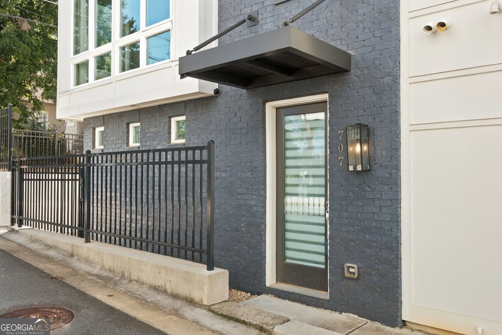 Photo of 707 Banton Drive NW, Atlanta, GA 30318 (MLS # 10871412)
