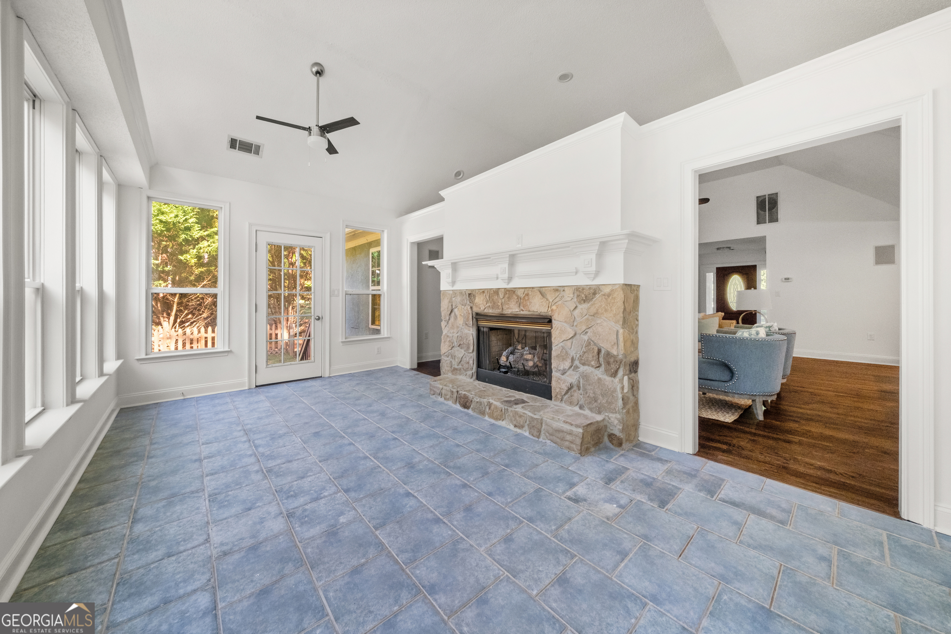 54 Enclave LN
