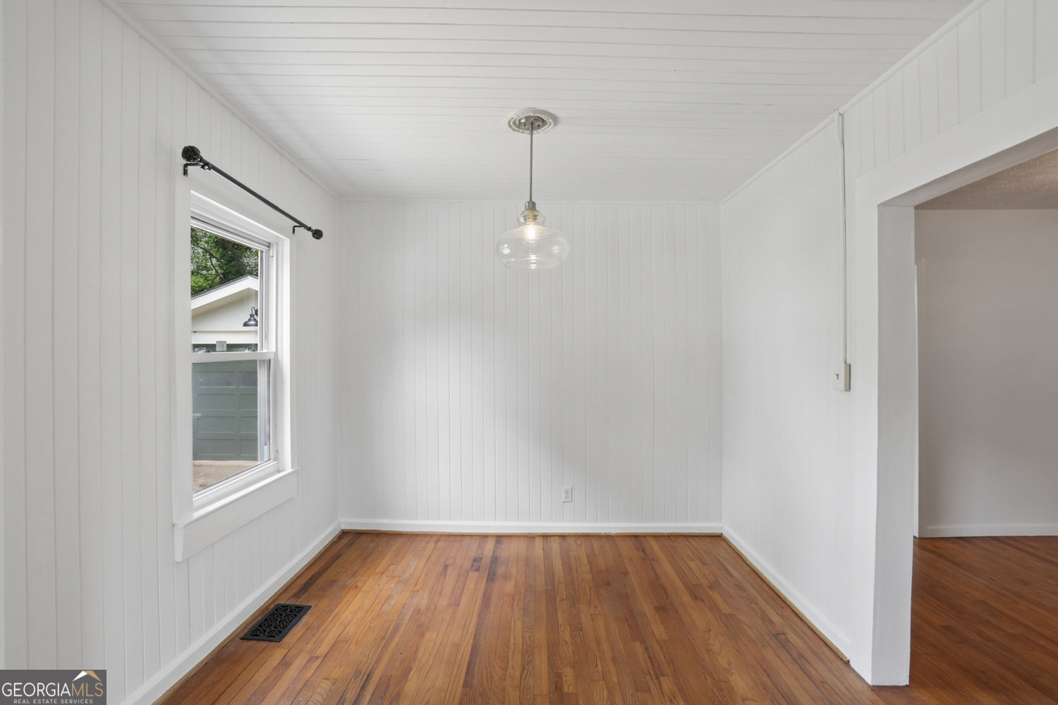 1666 May AVE SE