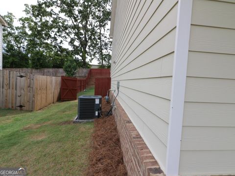 A home in Dacula