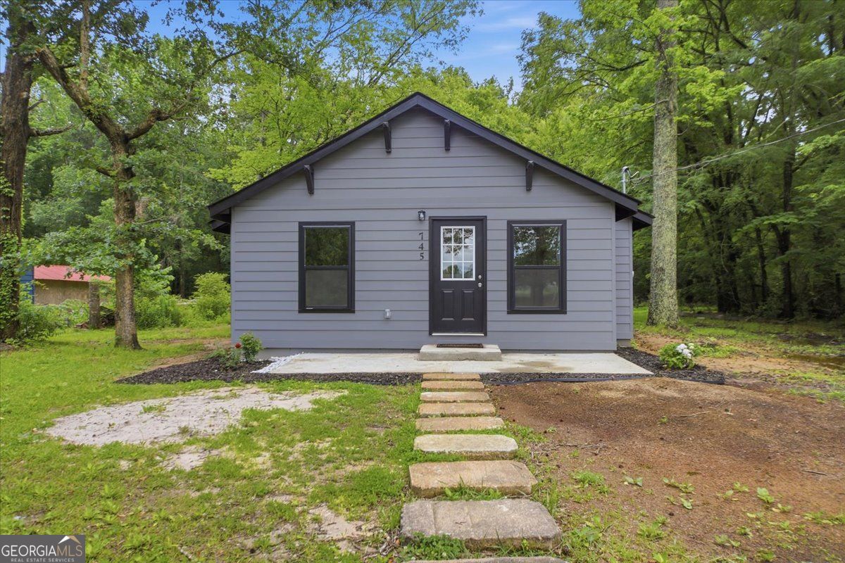 745 Burnett Ferry RD SW