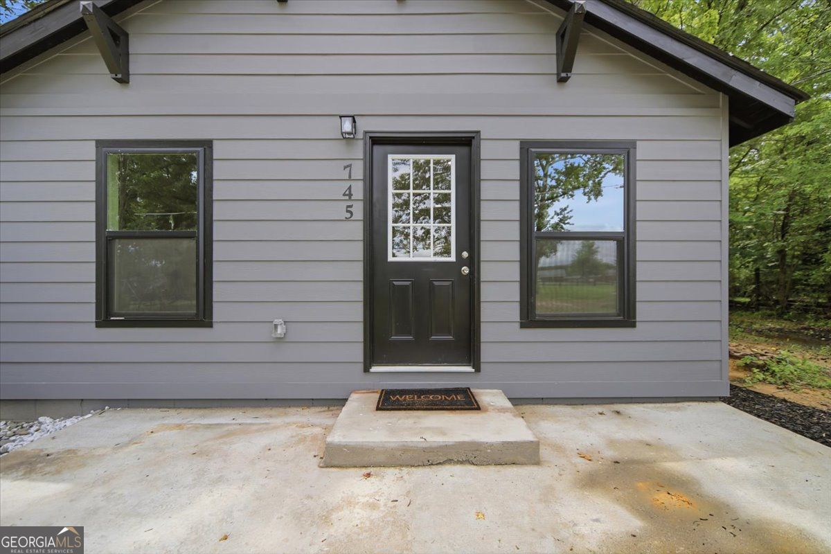 745 Burnett Ferry RD SW