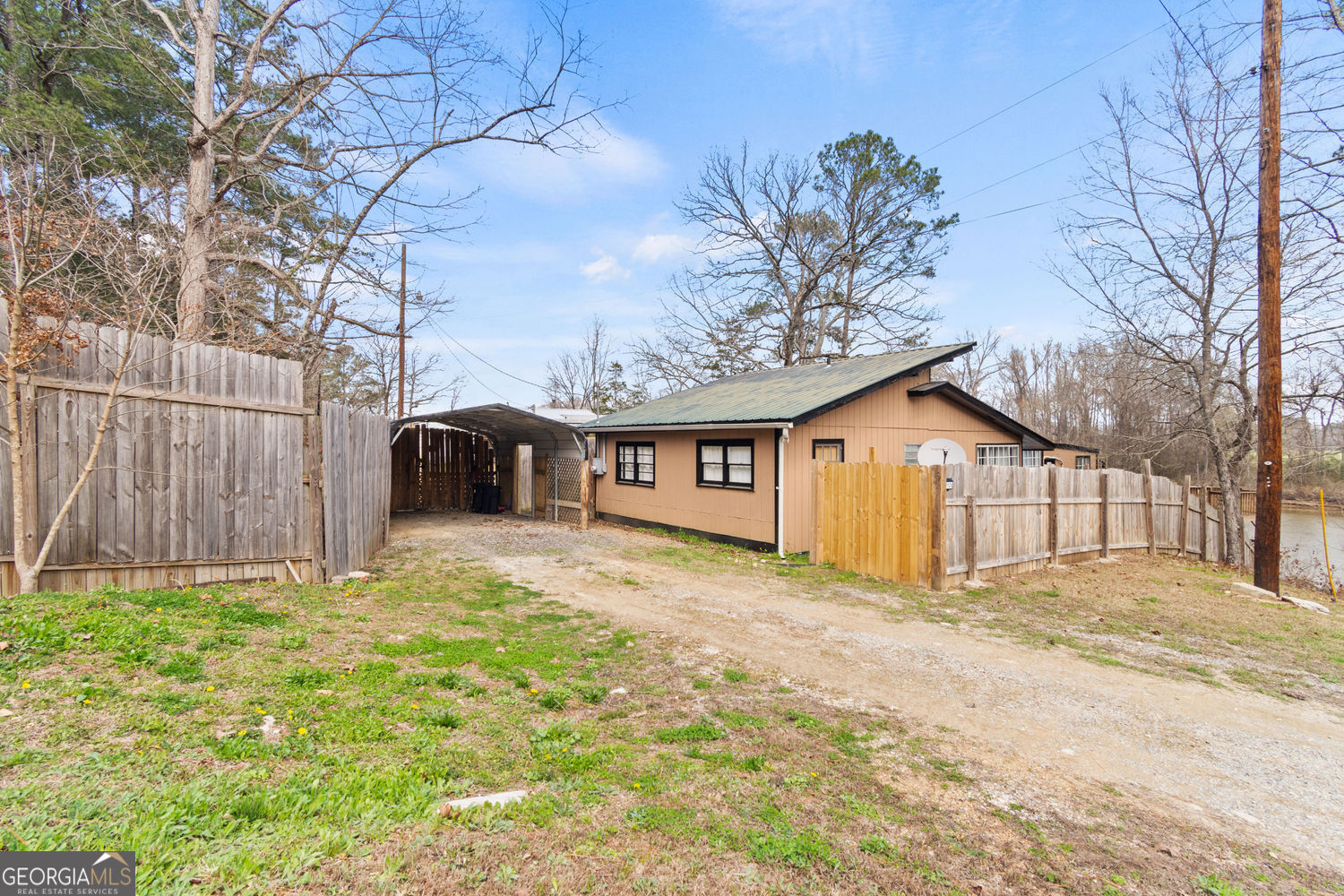 8126 Blacks Bluff RD SW