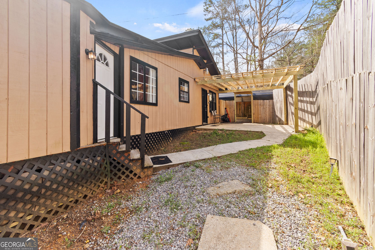 8126 Blacks Bluff RD SW