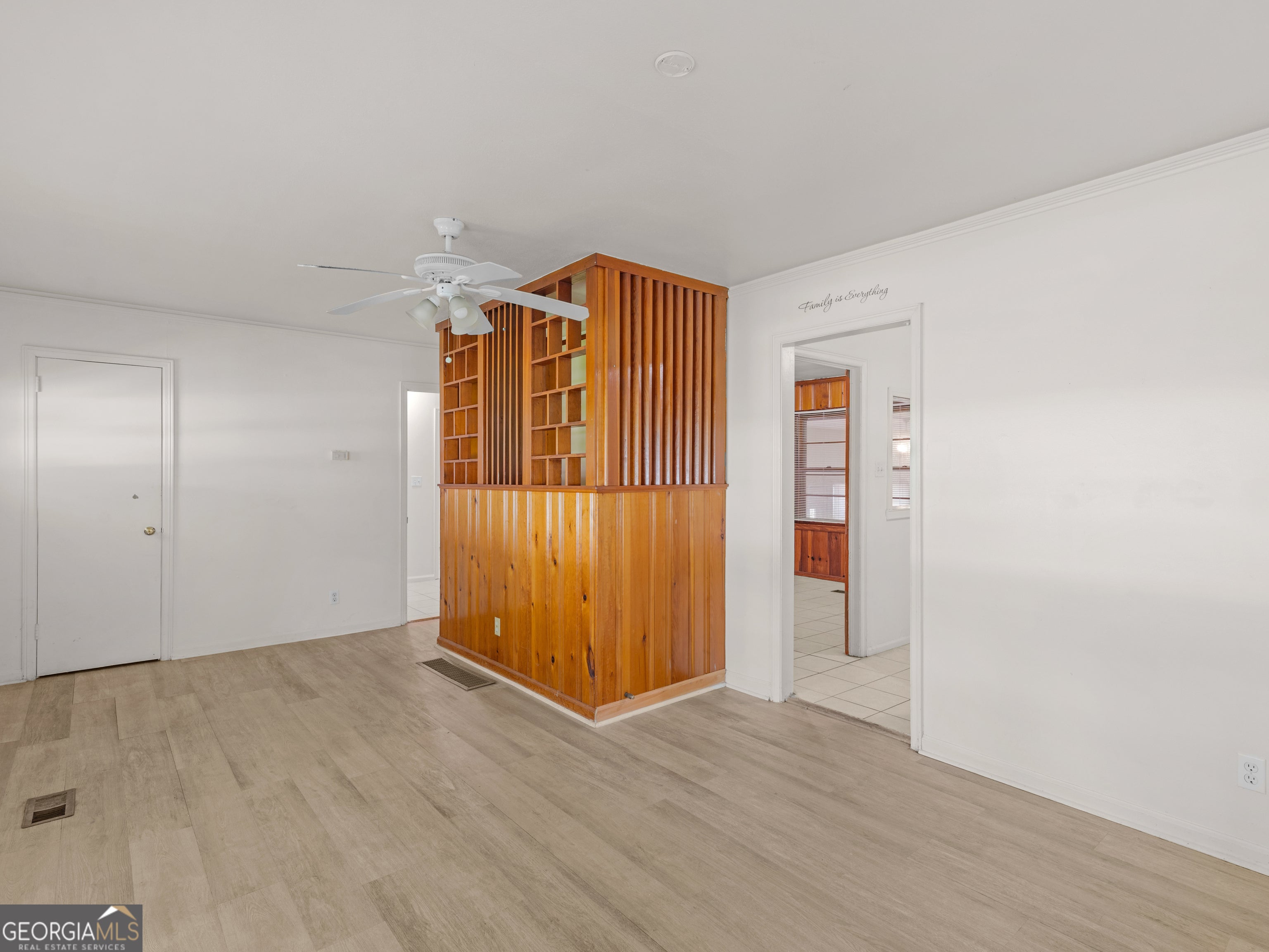 895 Laurel ST