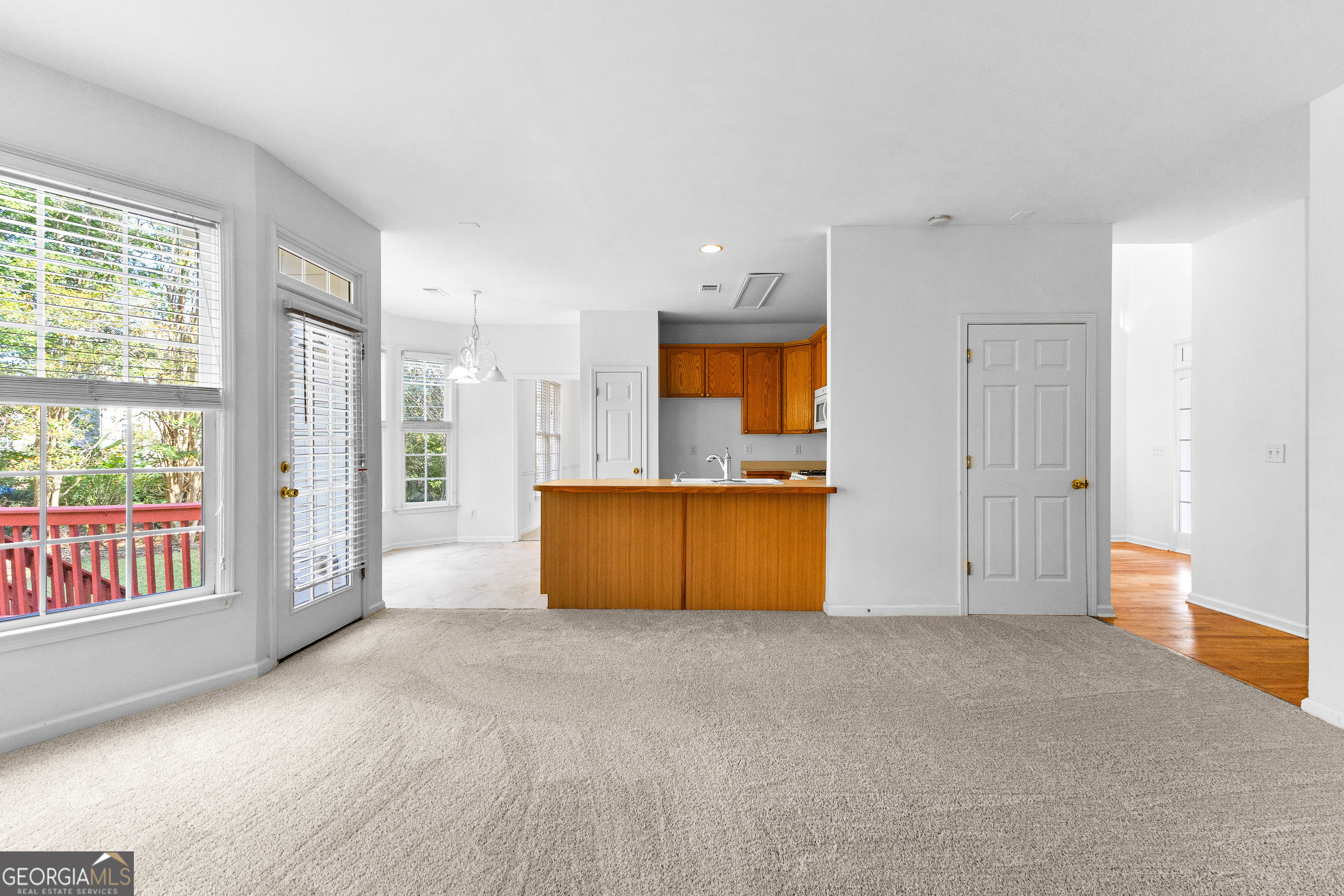 Fayetteville, Georgia 30214, United States, 4 Bedrooms Bedrooms, ,3 BathroomsBathrooms,Residential,Pending,44472