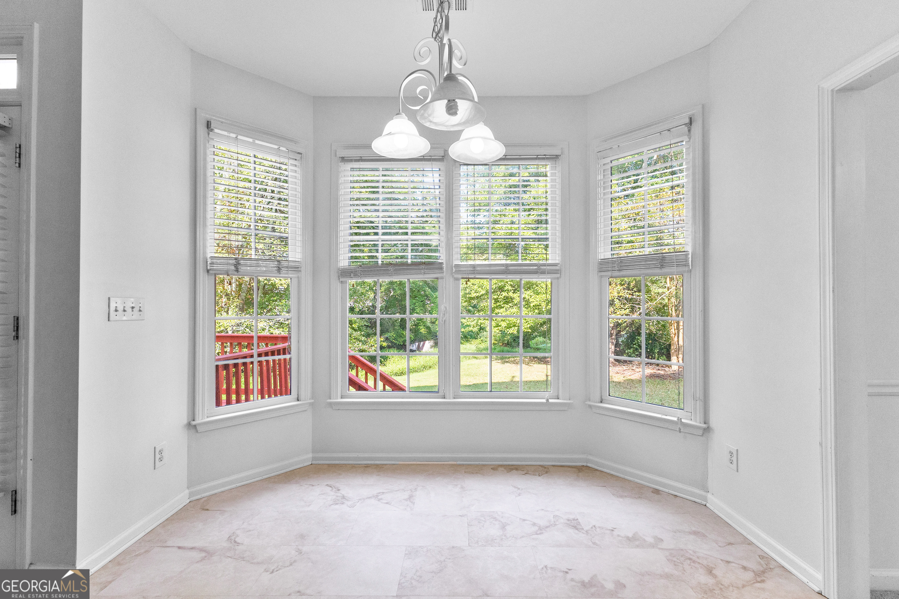 Fayetteville, Georgia 30214, United States, 4 Bedrooms Bedrooms, ,3 BathroomsBathrooms,Residential,Pending,44472