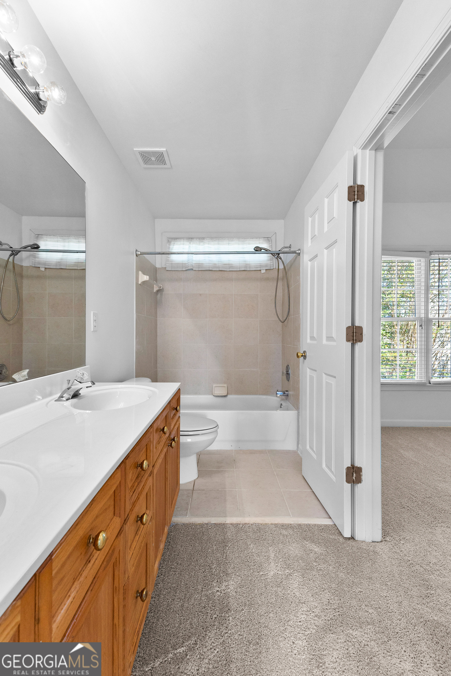 Fayetteville, Georgia 30214, United States, 4 Bedrooms Bedrooms, ,3 BathroomsBathrooms,Residential,Pending,44472