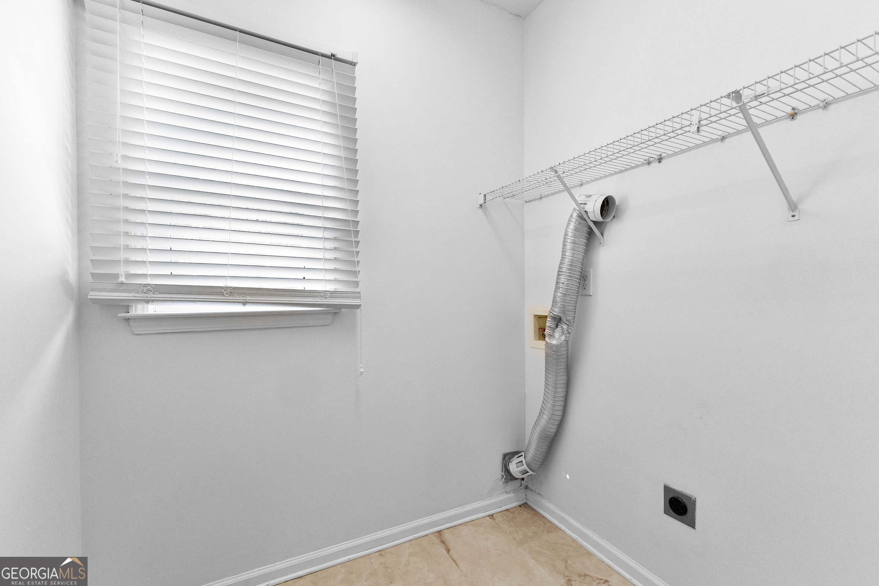 Fayetteville, Georgia 30214, United States, 4 Bedrooms Bedrooms, ,3 BathroomsBathrooms,Residential,Pending,44472