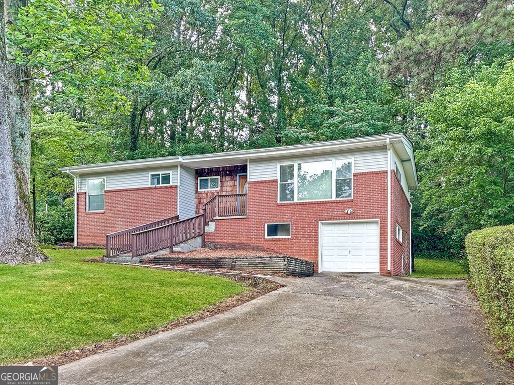 1097 Baker LN
