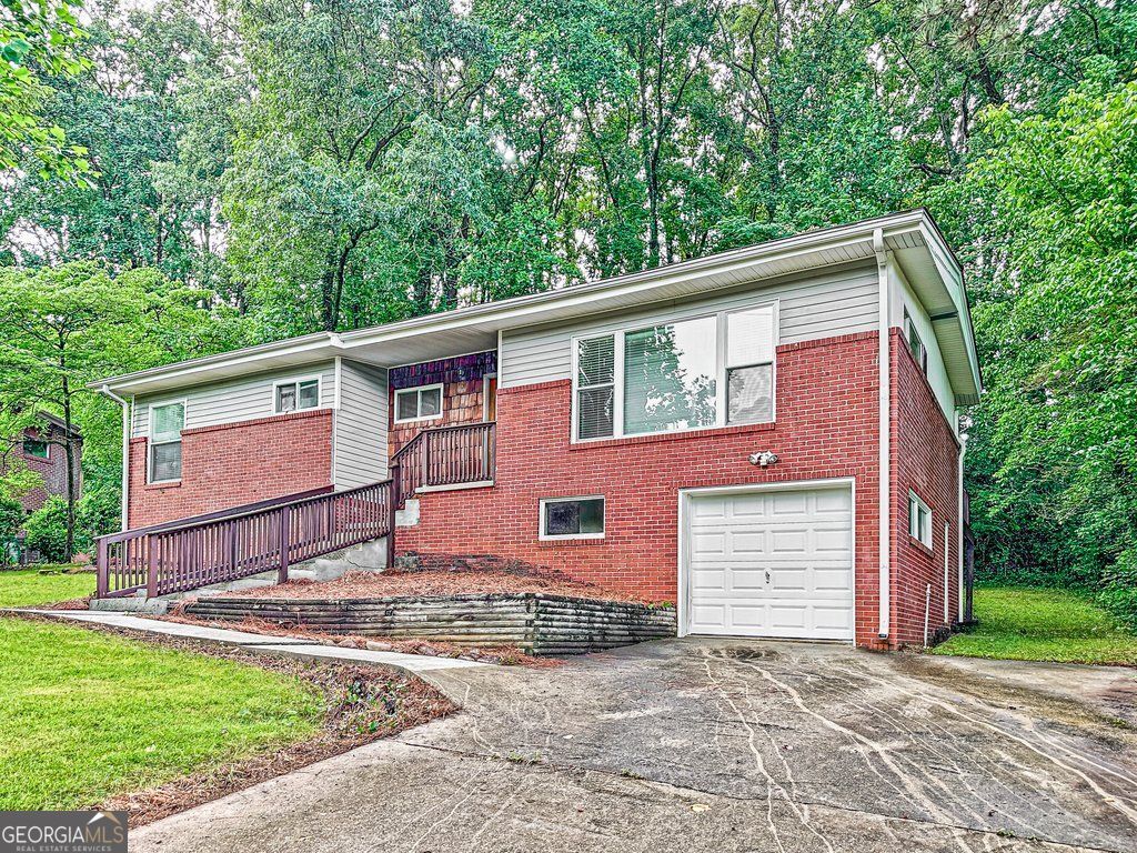 1097 Baker LN