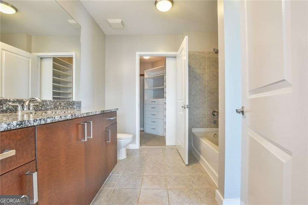 250 Pharr RD NE 2002