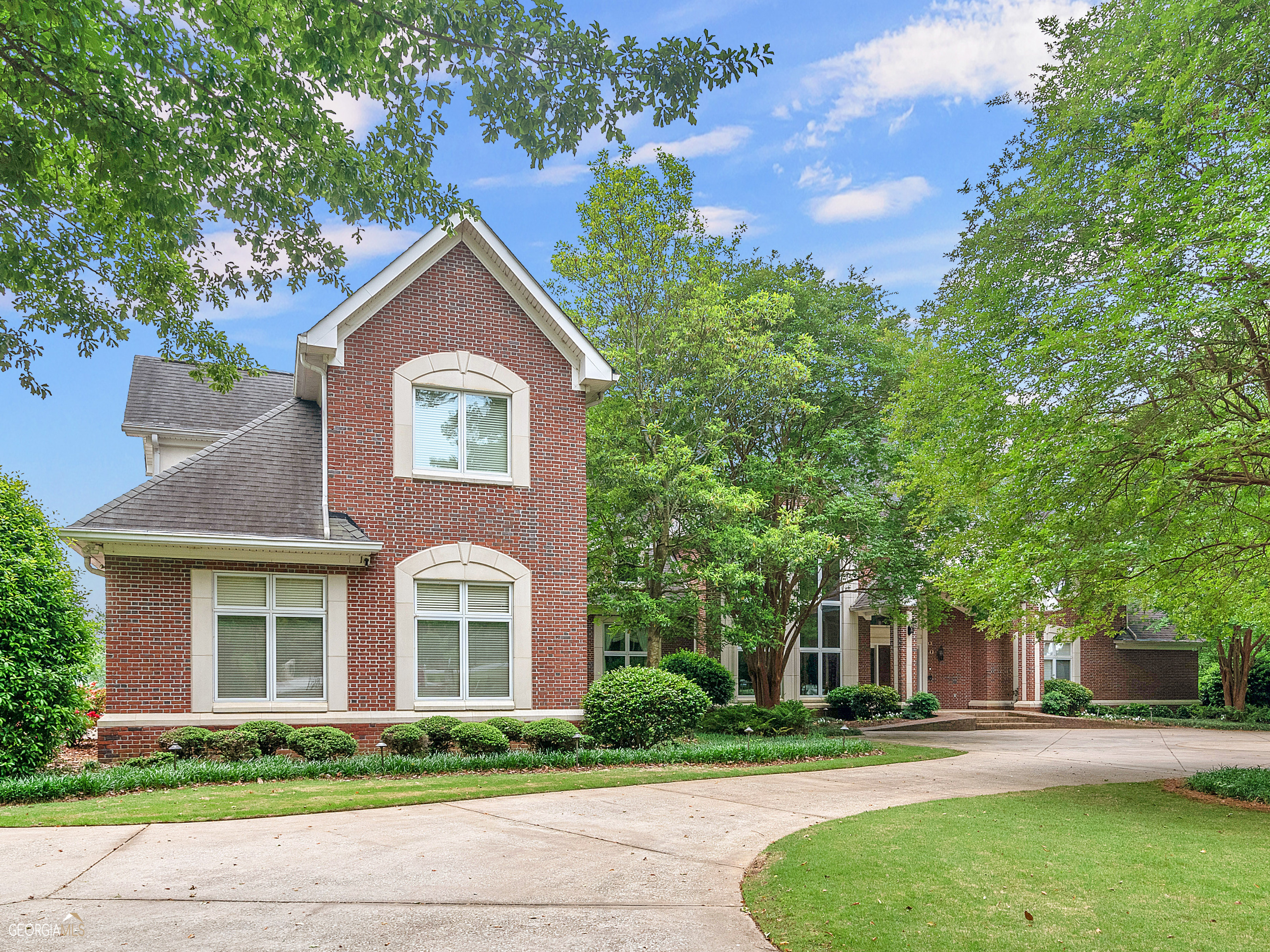 Huge waterfront estate on Lake Spivey. Approximately 12,000 sq. ft. with big rooms, soaring ceilings, an elevator and excellent views. Enjoy fishing wake boarding/surfing, skiing, wave runners and relaxing while watching the sun go down just steps from your backdoor. Convenient to I-75 and I-285, the Atlanta Airport and Downtown Atlanta.
