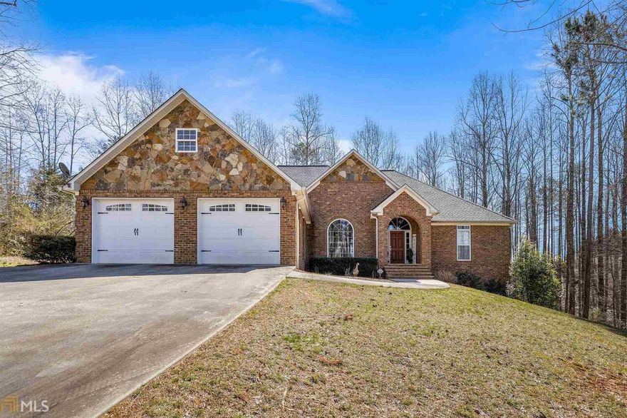 Walk into this BEAUTIFUL open concept 5 Bdrm, 3.5 Bath 3 sided brick home that features gorgeous vaulted ceilings and pristine hardwood floors. The kitchen is perfect for entertainment and offers gorgeous custom cabinetry, granite countertops, and stainless steel appliances. Enjoy your coffee on the screened in porch as the sun comes up in the morning or sets in the evening. Anyone could enjoy the coziness of the property and the privacy of the back yard.