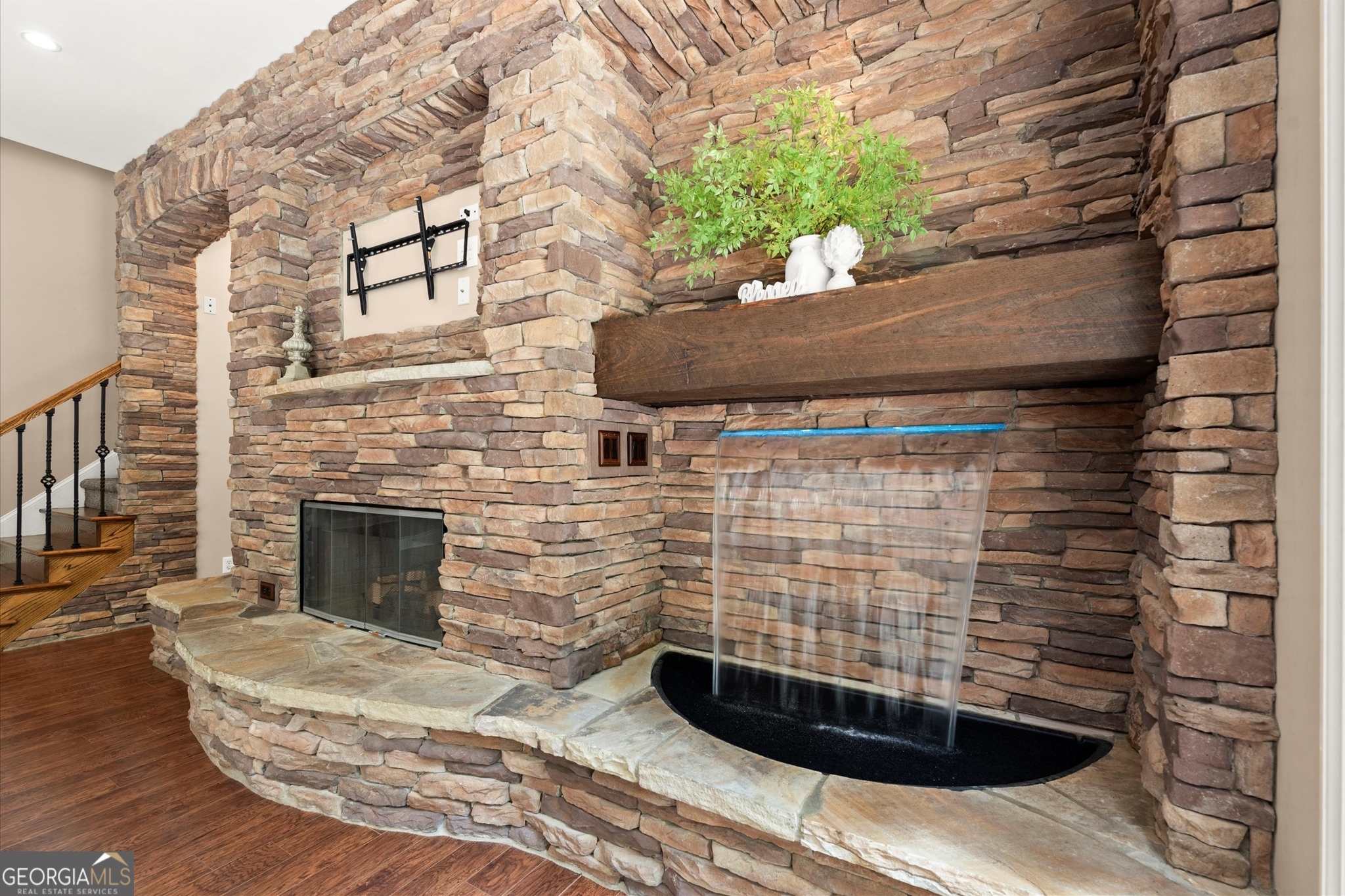 1065 Beacon Hill XING