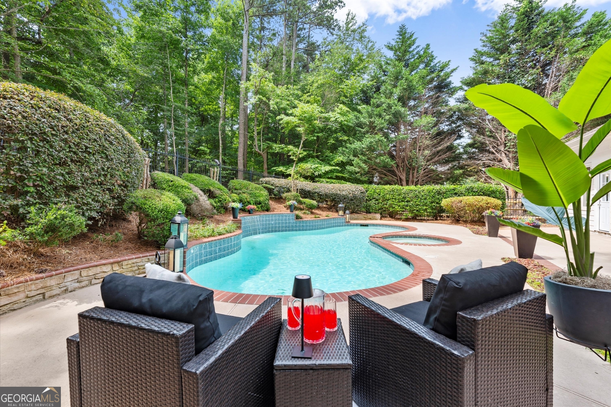 1065 Beacon Hill XING
