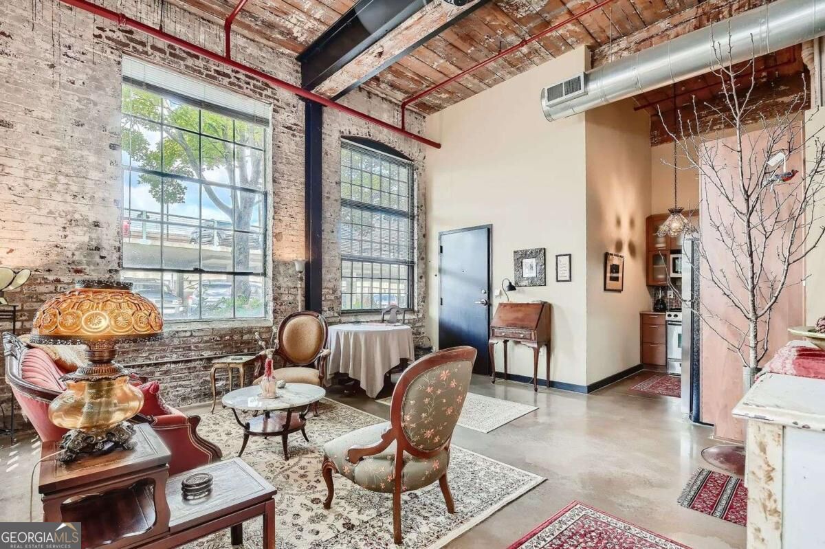 170 Boulevard SE F101