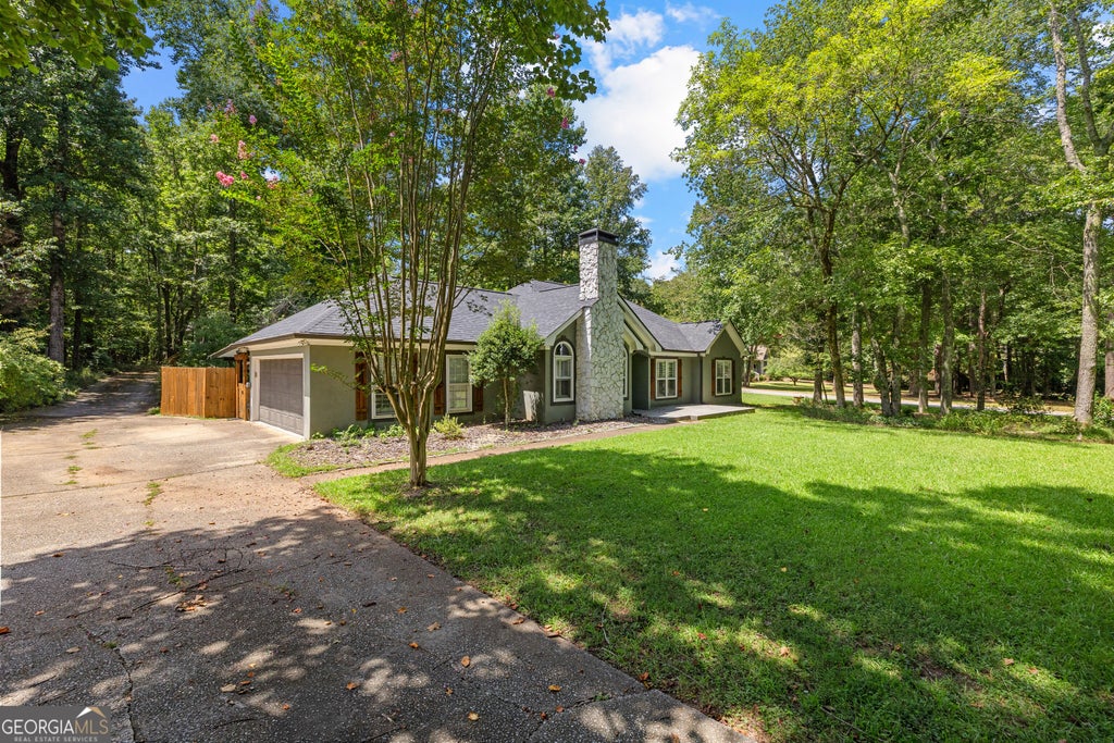 Photo of 170 Timberidge Drive, Newnan, GA 30263 (MLS # 10828076)