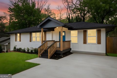 Photo of 2308 Mark Trail, Decatur, GA 30032 (MLS # 10618684)