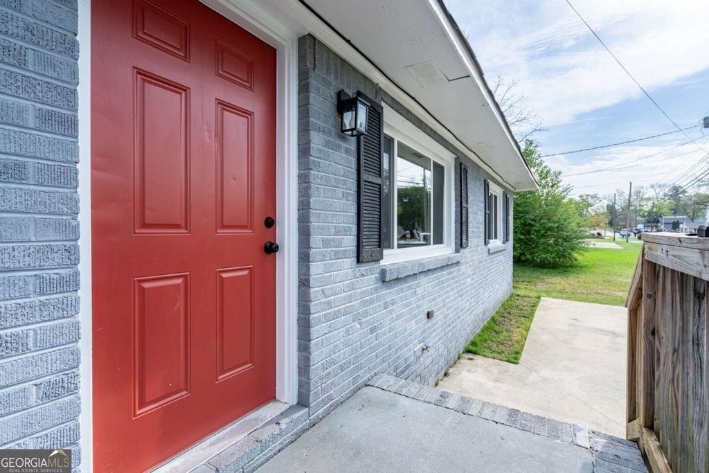 Photo of 60 W Main Street #UNIT 3, Kingston, GA 30145 (MLS # 10737651)