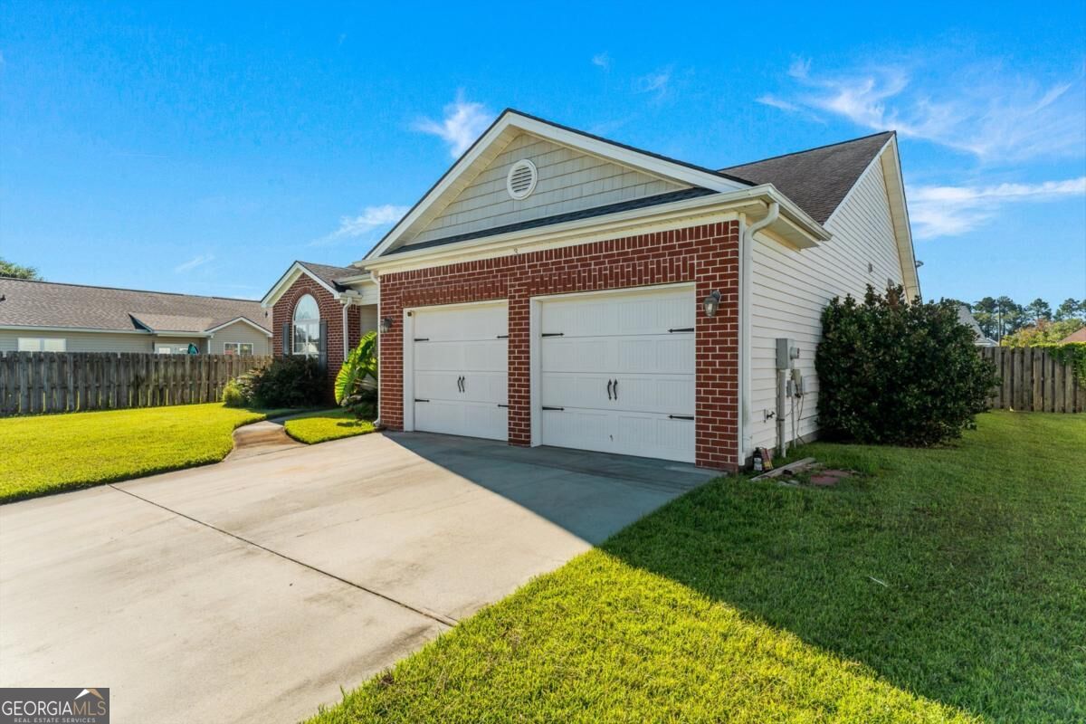 3 Bay Willow CT