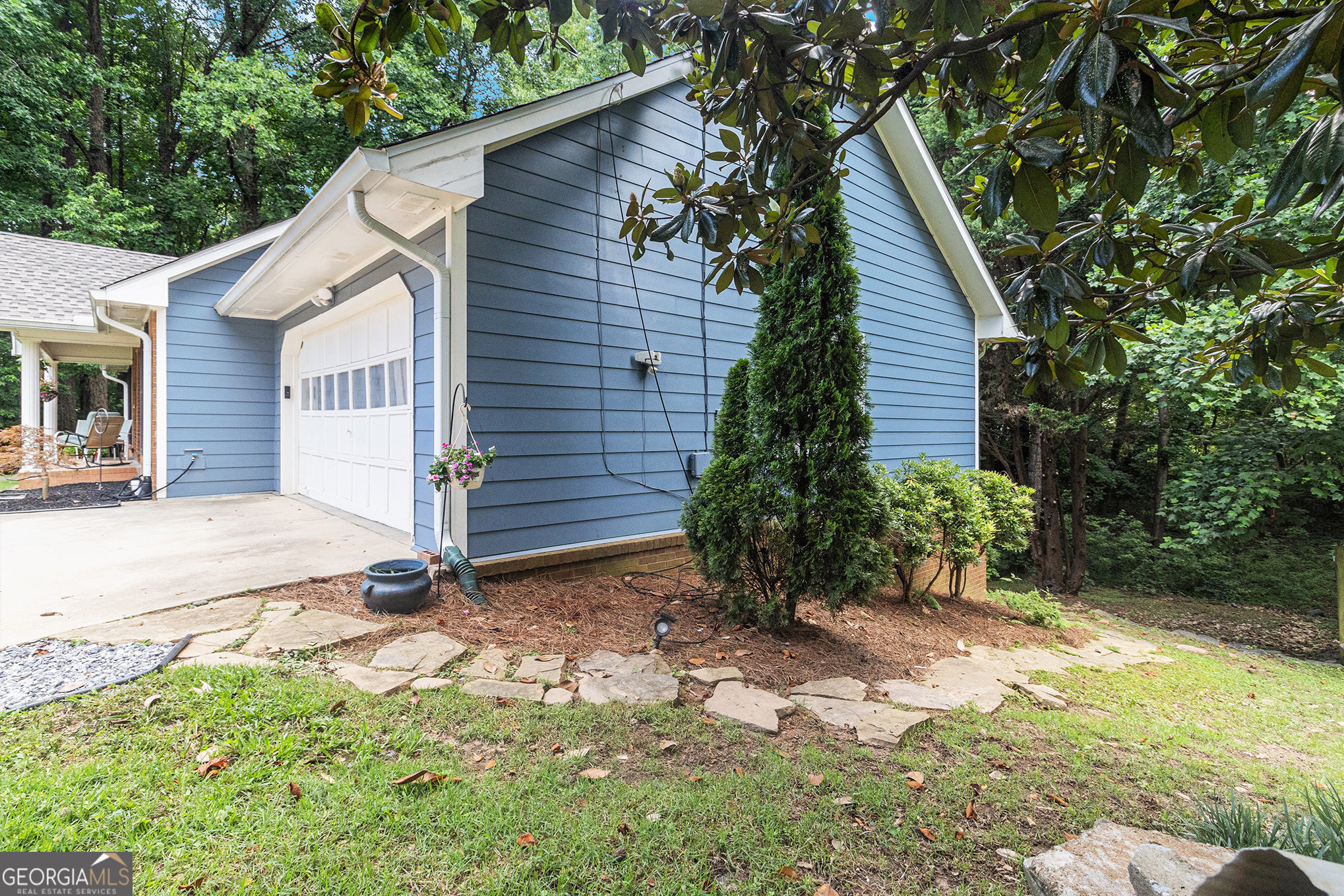 1402 McLendon DR