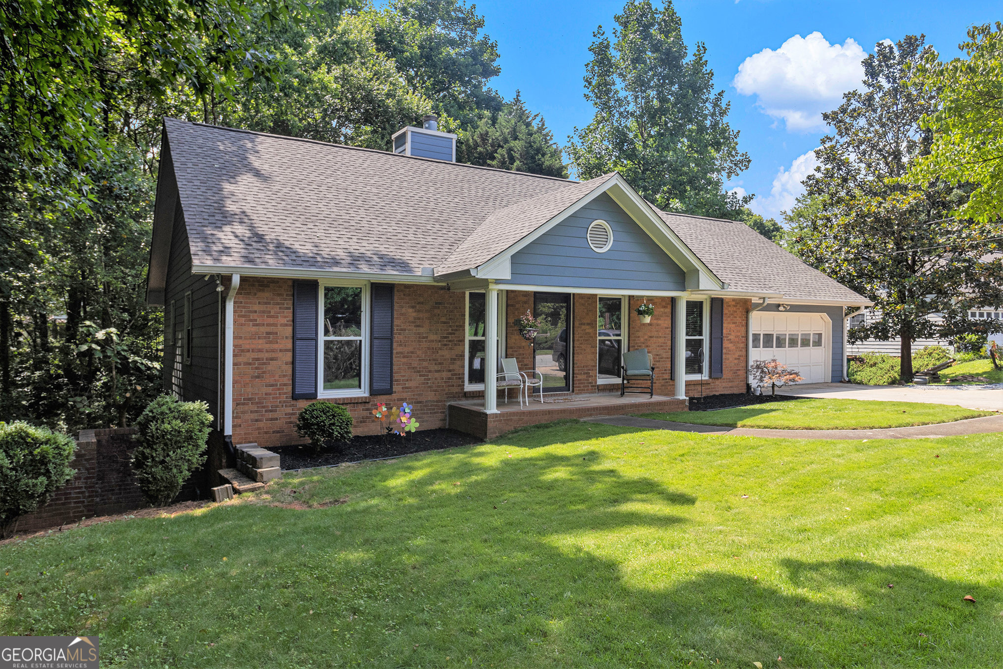 1402 McLendon DR