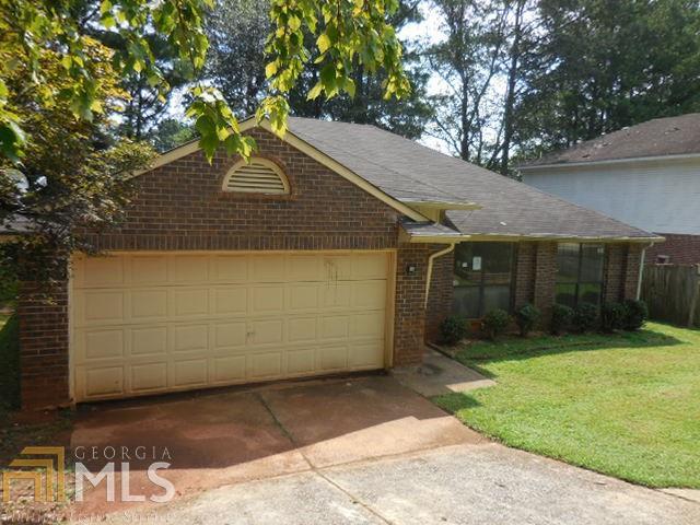 Beautiful ranch in established community, with easy access to major interstate. Home has 3 side bricks, 3 bedrooms and 3 full bathrooms, a cozy fireplace, and breakfast area within open layout. Master suite features double vanity, separate shower and garden tub and vaulted ceilings. Perfect for first time buyers or retired home searchers.