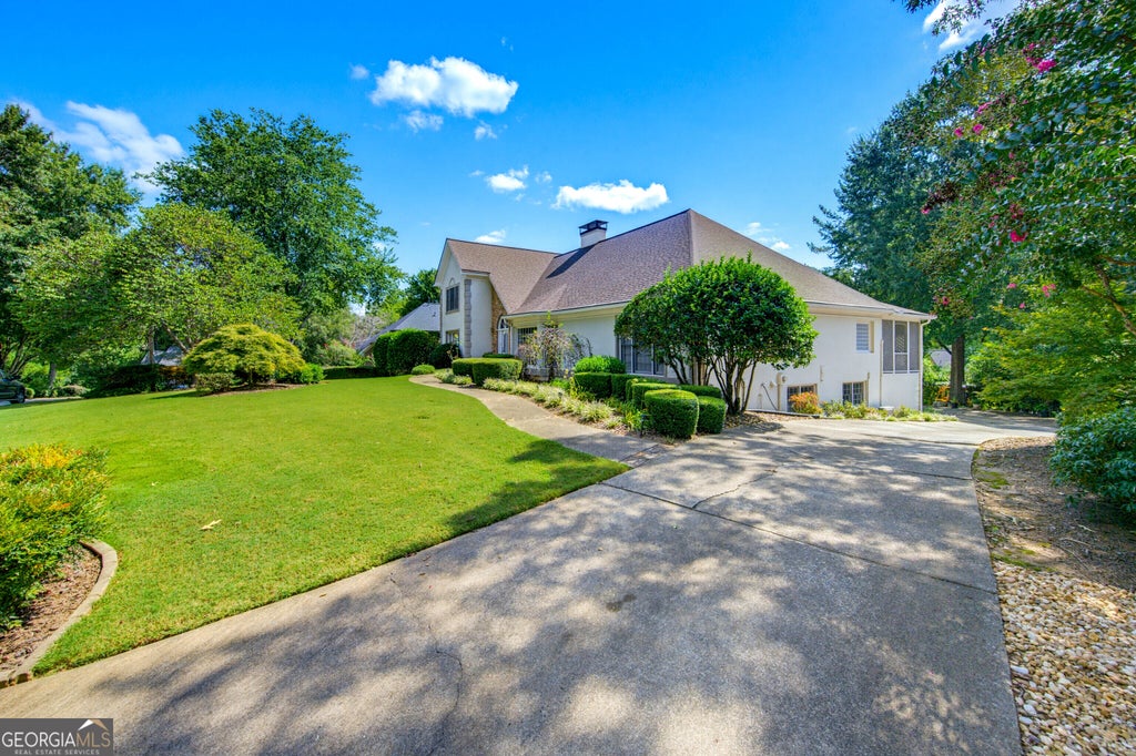 Photo of 1001 Ashebrooke Court NE, Marietta, GA 30068 (MLS # 10848083)