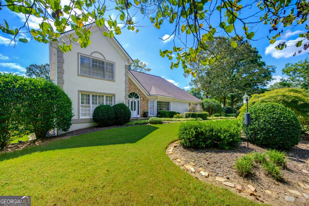 Photo of 1001 Ashebrooke Court NE, Marietta, GA 30068 (MLS # 10848083)