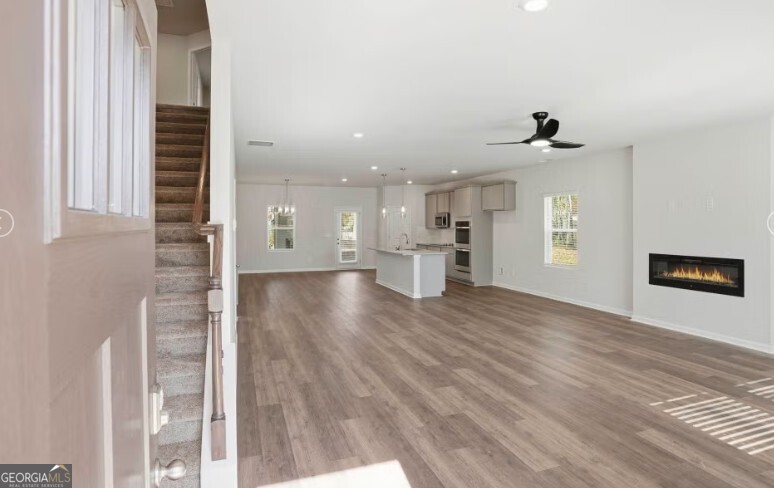 1555 Sungrown WAY
