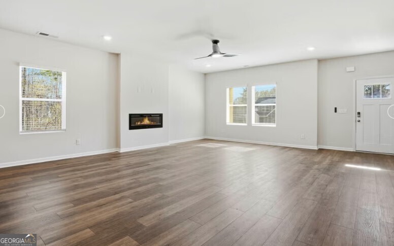 1555 Sungrown WAY