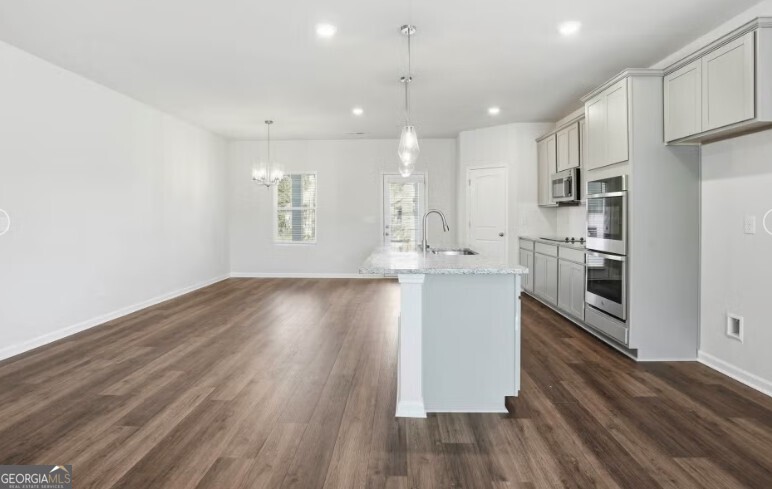 1555 Sungrown WAY