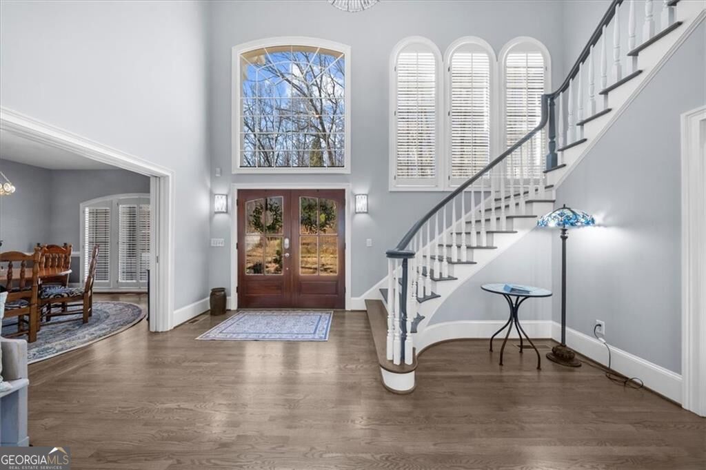 435 Robertson RD