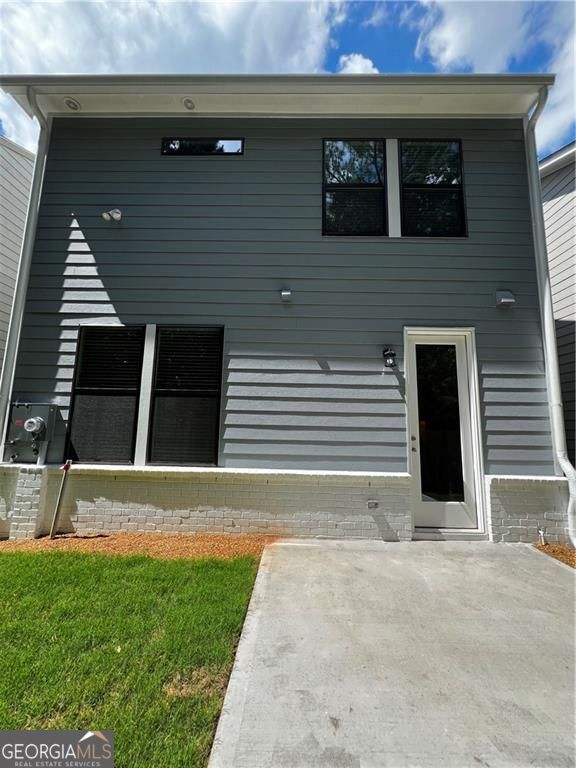 THE VILLAGE AT TOWNE LAKE - Residential Lease