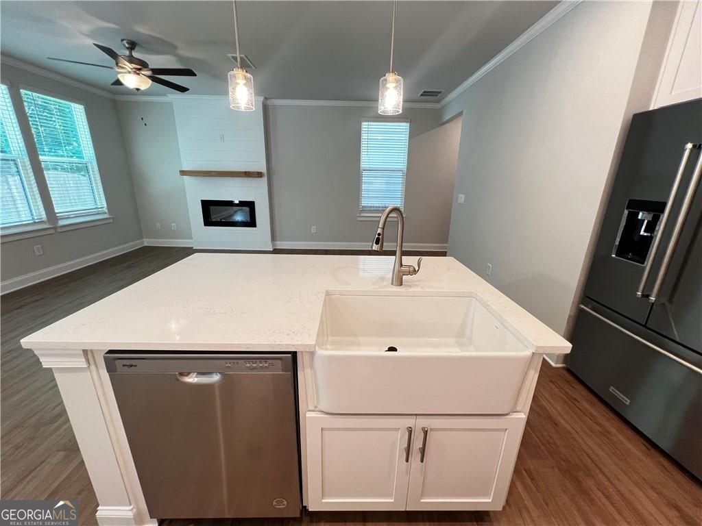 THE VILLAGE AT TOWNE LAKE - Residential Lease