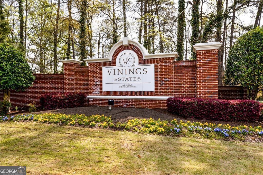 611 Vinings Estates DR SE