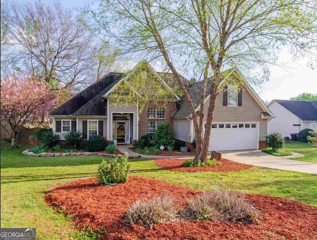 Photo of 153 Kingsbrook Circle, Newnan, GA 30265 (MLS # 10843880)