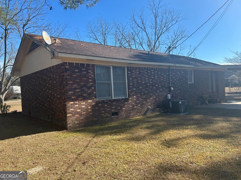 Photo of 130 Meadowood Ln, Fitzgerald, GA 31750 (MLS # 10680859)