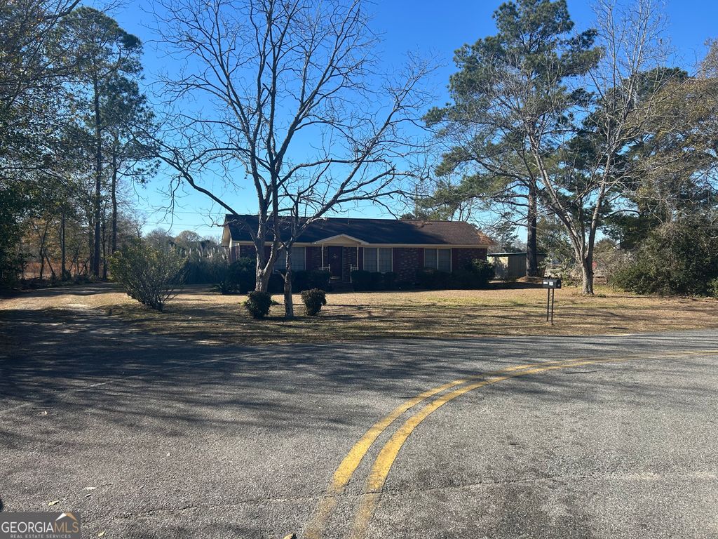 Photo of 130 Meadowood Ln, Fitzgerald, GA 31750 (MLS # 10680859)