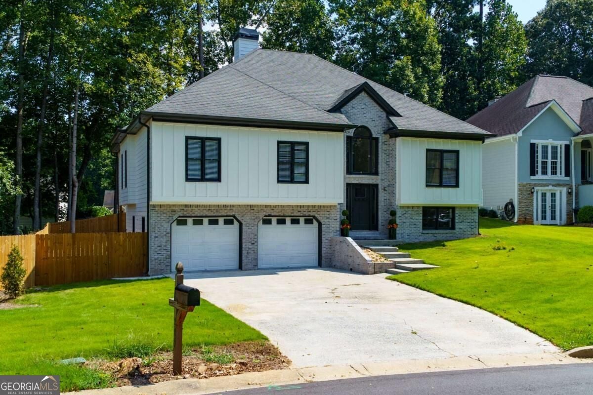 209 Tennis Court LN NW